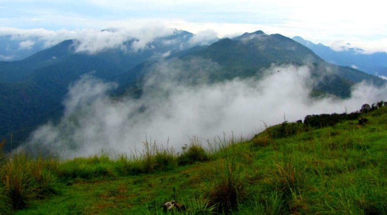 কোথায় আছে সোনায় মোড়া পাহাড়?