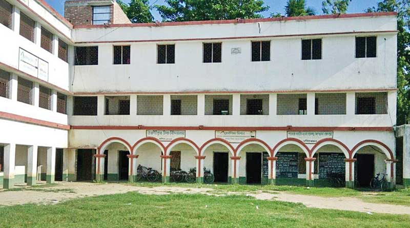তিনদিন ছাত্র, তিনদিন ছাত্রী, স্কুলের সিদ্ধান্তে পথে পড়ুয়ারা