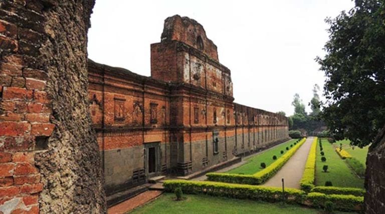 উইকএন্ড কাটান শশাঙ্কের সাম্রাজ্যে