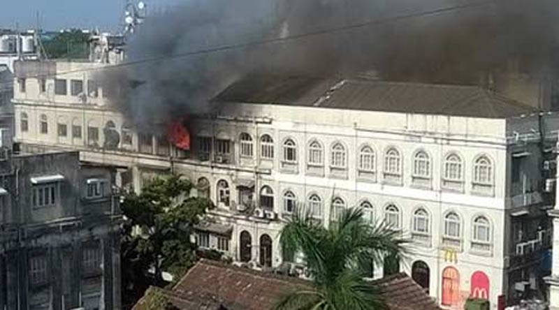 Major fire breaks out at Metro House building in Mumbai