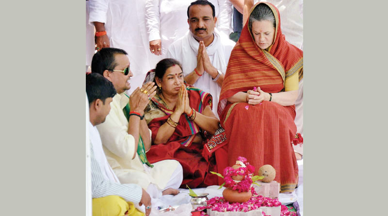 Modi behaving like a 'shahenshah', says Sonia