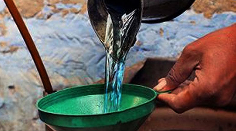 Oil companies get nod to increase kerosene price by 25 paise every month till April 2017