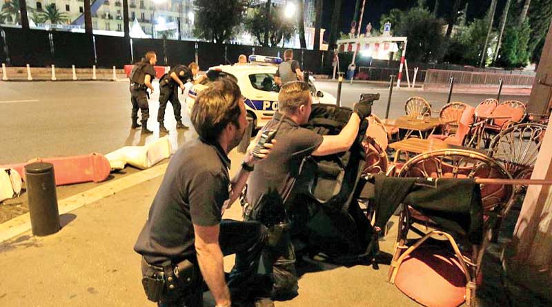 Nice attack: France declares three days of mourning