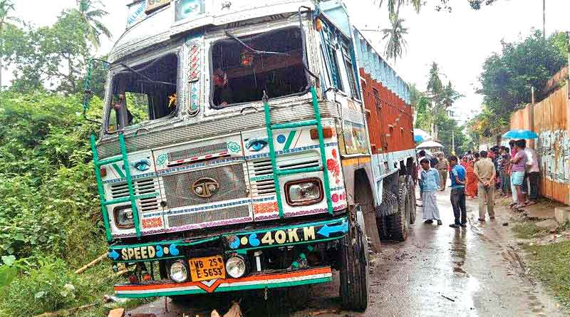 Mother, son duo crushed under truck in Rajarhat