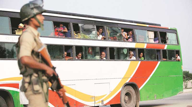 পথ দুর্ঘটনায় মৃত ২, স্থগিত অমরনাথ যাত্রা