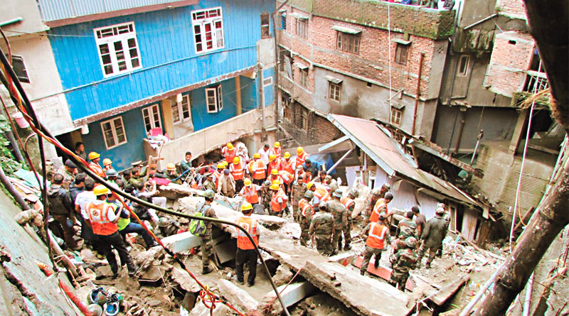 দার্জিলিংয়ে প্রবল বৃষ্টিতে বাড়ি ধসে মৃত ৪