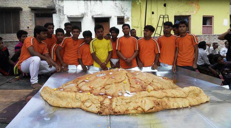 Presenting, at 332kg, world's largest samosa