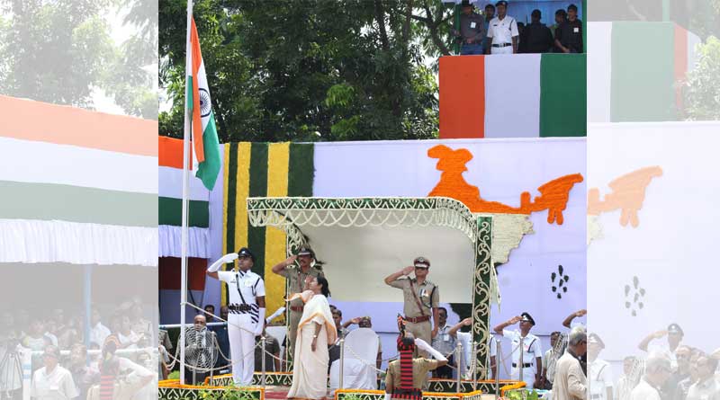 Mamata Banerjee unfurls the tricolour