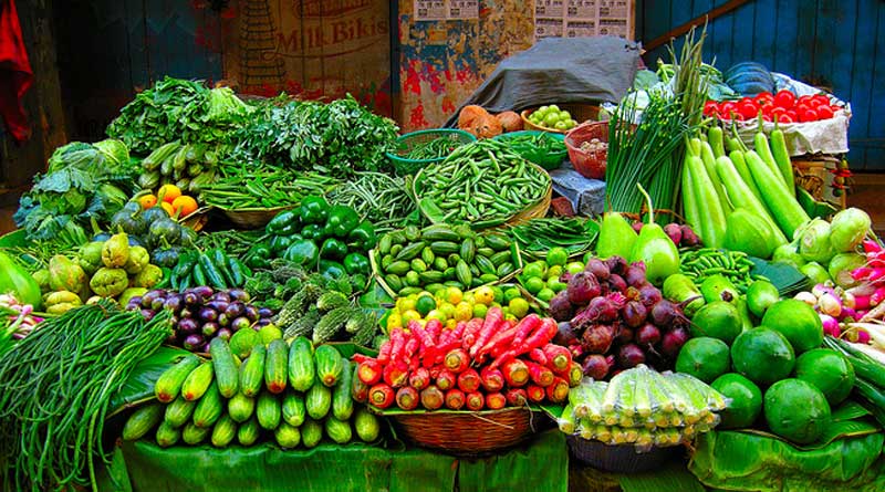 Fruit prices soaring ahead of Vishwakarma Puja