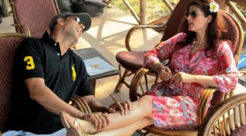 Do You Know, How Akshay Kumar Disturbs His Wife In Home?