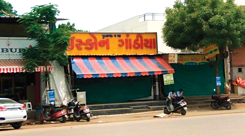 ‘চায়ে পে চর্চা’র ঝাঁপ বন্ধ মোদির রাজ্যে