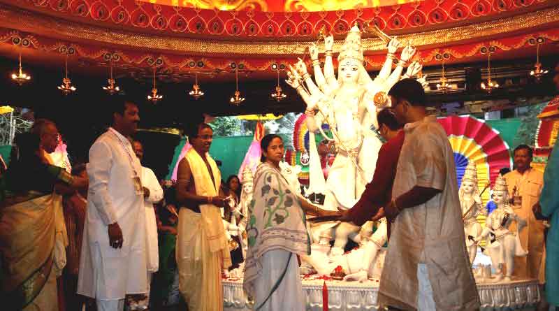 অগ্নি নির্বাপণে জোর, পুজো কর্তাদের সঙ্গে বৈঠকে মমতা