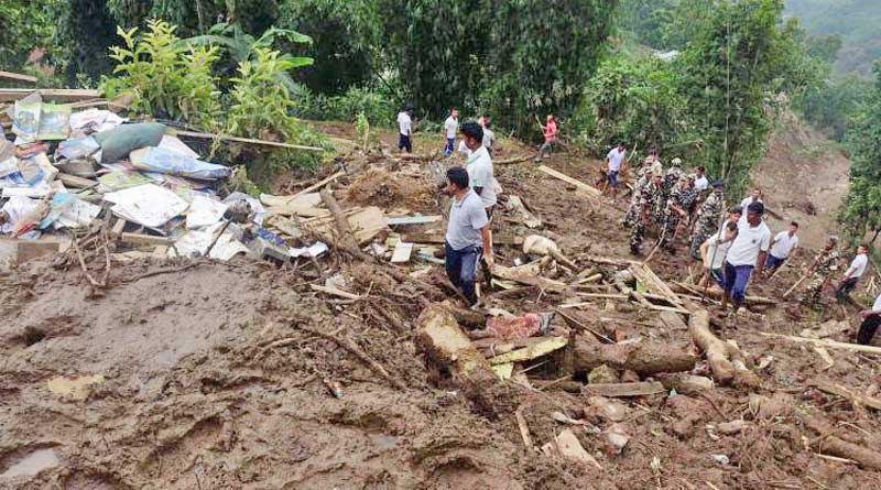 Massive landslide in NH10 kills woman in Sikkim, Tourists are in trouble