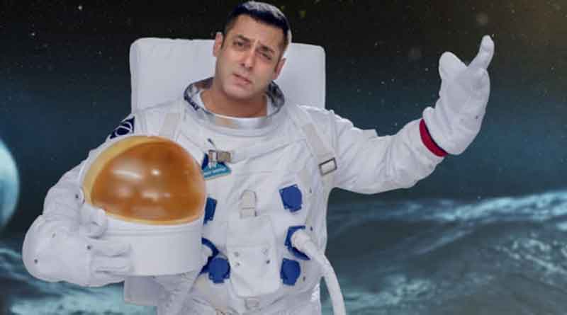 মহাকাশচারীর বেশে জরুরি কী ঘোষণা করলেন ‘ভাইজান’?