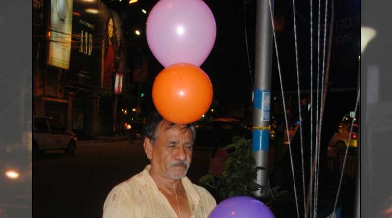 Ekramul Haque, one of the last remaining gas-balloonwallas in Kolkata