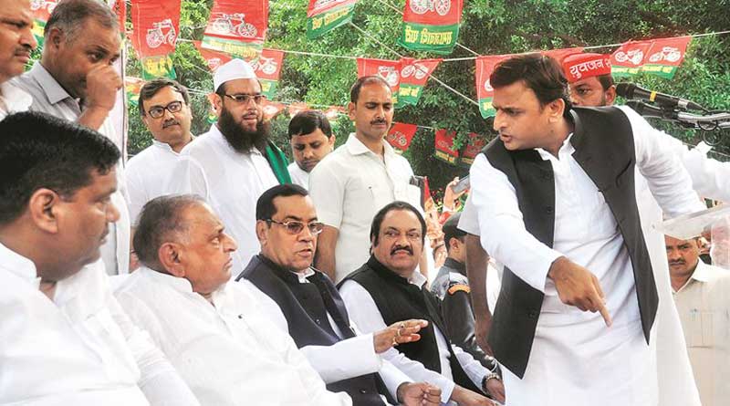 Will Akhilesh and Mulayam split Samajwadi Party?