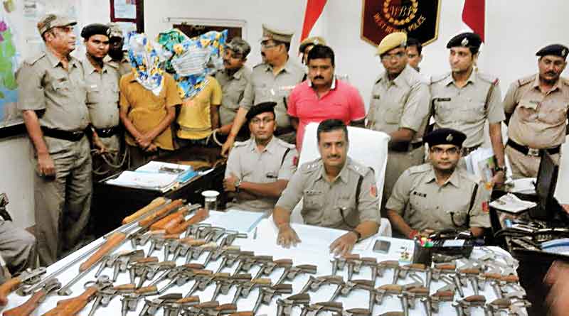 Illegal weapons are found near Kolkata