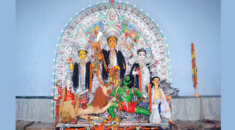 আজও যাত্রাপালা চলে এই বাড়ির দুর্গাপুজোয়