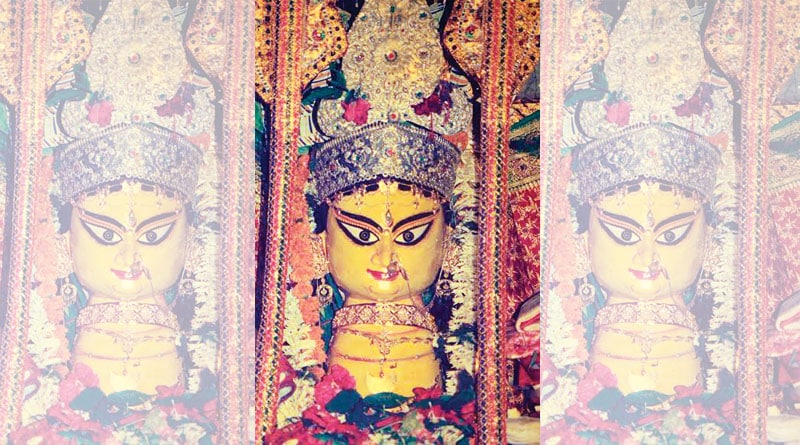 মূর্তি নয়, দুর্গার কাটা মুণ্ড পুজো হয় এই গ্রামে