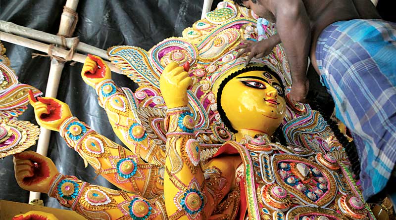 সাম্বার ছন্দে দেবীর বোধন হাওড়ার পুজোয়
