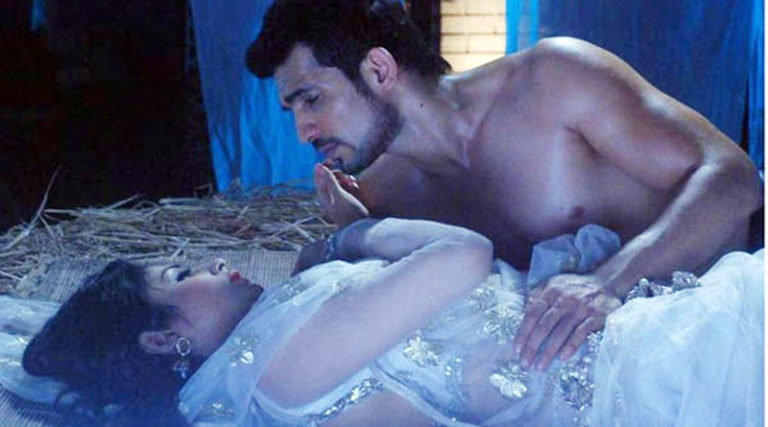জমাটি রহস্যে, যৌনতায় অক্টোবরে আসছে ‘নাগিন সিজন ২’