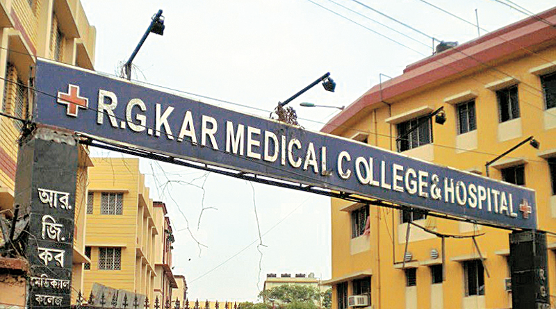 Dogs beat relative of patient in R G Kar Medical College | Sangbad Pratidin