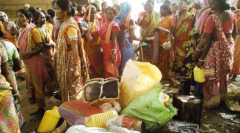 গোল্লায় যাচ্ছে বাড়ির ছেলেরা, চোলাইয়ের ভাটি ভাঙলেন মহিলারা