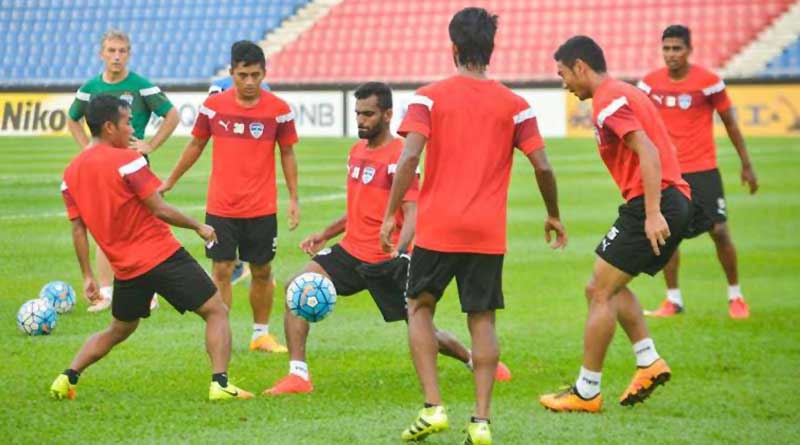 ইতিহাসের সামনে দাঁড়িয়ে সতর্ক সুনীলরা