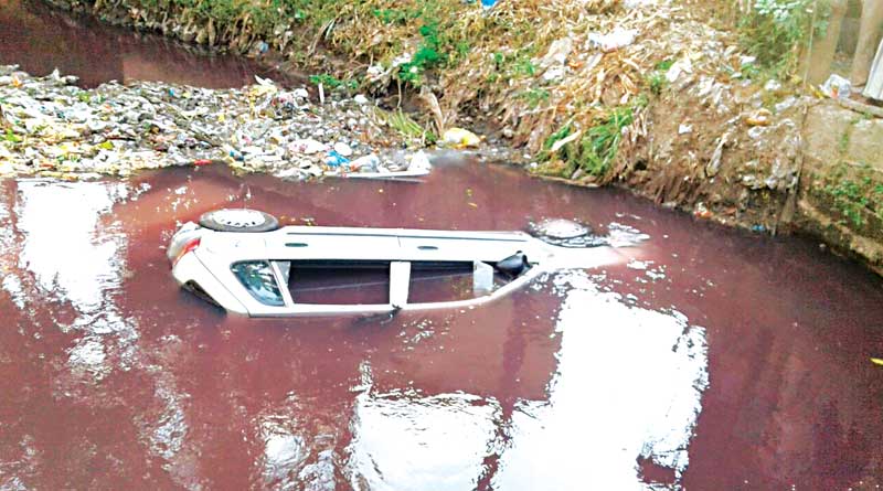 পুজোয় কেনা ছেলের গাড়ি খালে, মৃত্যু বাবার