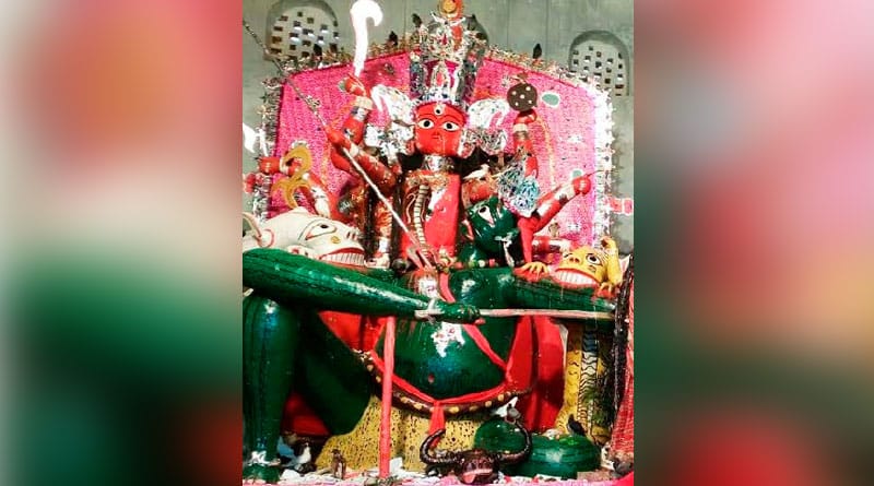 নররক্ত উৎসর্গ করা হল রাজবাড়ির বড় দেবীকে