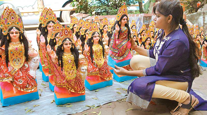 লক্ষ্মীপুজোর ফুল কিনতে হাত পুড়ছে গৃহস্থের
