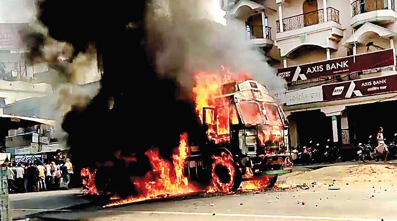 লরির ধাক্কায় ছাত্রর মৃত্যু, রণক্ষেত্র রামপুরহাট 