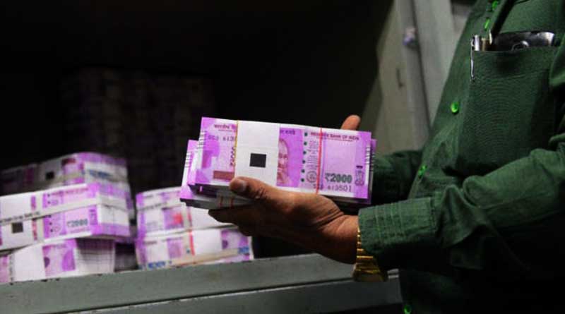 Rs. 2.9 lakh bribe paid in new Rs. 2,000 notes, two arrested