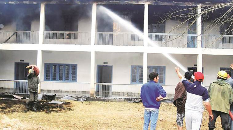 কাশ্মীরে কবে চালু হবে স্কুল, মুফতি সরকারের কাছে প্রশ্ন কেন্দ্রের