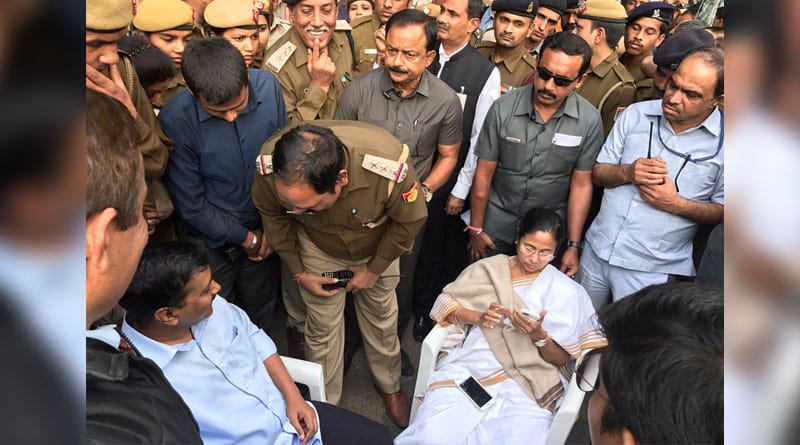 নোট বাতিল ইস্যুতে আরবিআইয়ের সামনে ধরনা মমতা-কেজরির