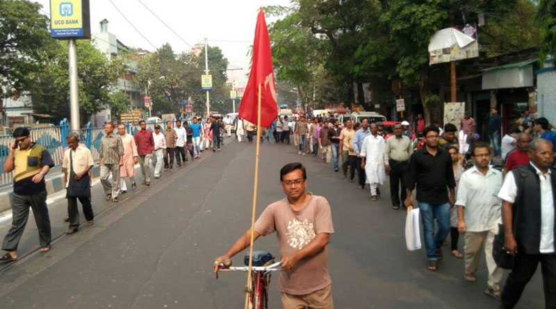 বনধ ডেকে কি তবে রাজ্যে আরও ব্যাকফুটে বামেরা!