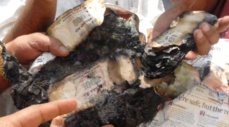 Someone In UP Just Set On Fire Sacks full Of Rs 500 And Rs 1,000 Notes