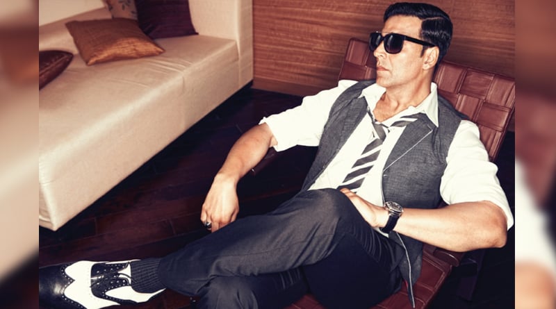 Akshay Kumar smelled his sneakers and this is what happened after