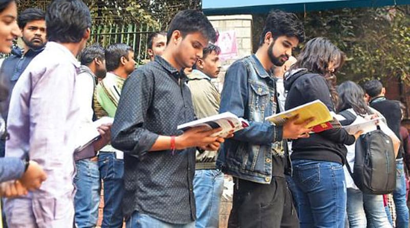 DU Students Prepare For Exams In ATM Queues