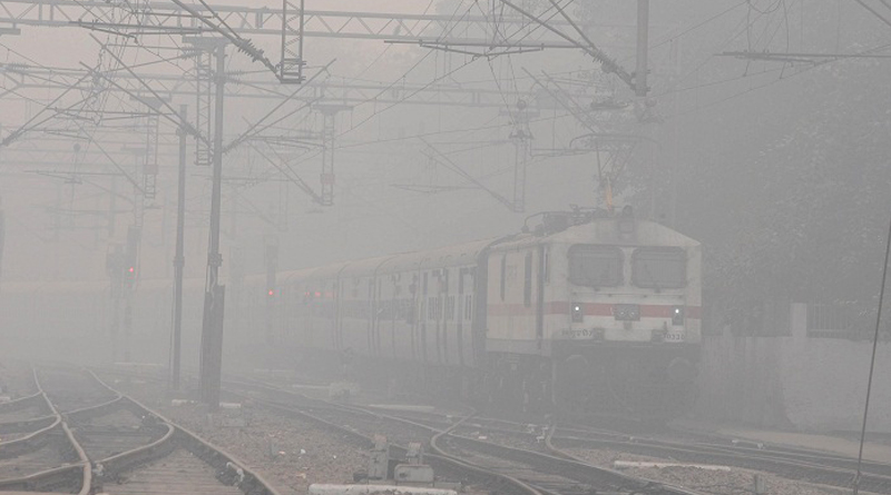 Flights and trains delayed due to fog in Delhi 