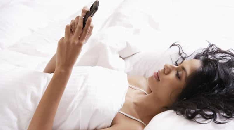 Indian women more addicted to smartphones than men: Report