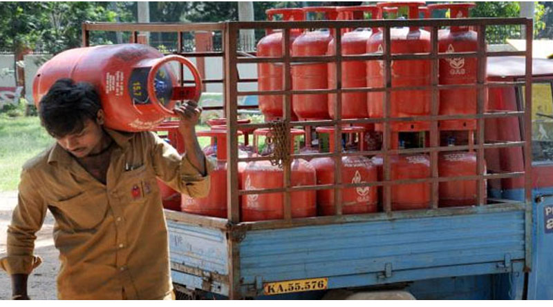 Non subsidised LPG price hiked by Rupees 25 per cylinder in Kolkata । Sangbad Pratidin