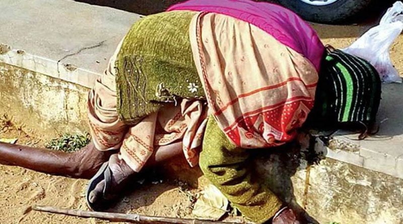 80 year old poor woman dies infront of SDO office in hopes of getting a blanket