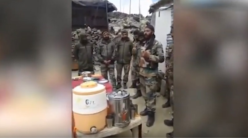ফের সামনে এল জওয়ানের ভিডিও, এবার প্রতিবাদ গান গেয়ে