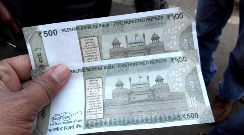 A man gets Rs 500 notes without serial numbers printed on them from a State Bank of India ATM