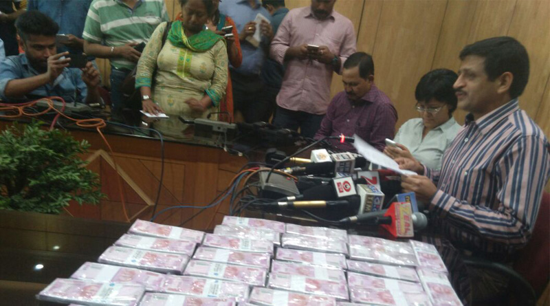 kolkata Polices seize fake currency worth 56.74 lakhs