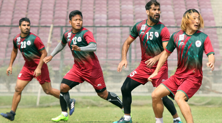ঢাকা আবাহনীকে ঘরের মাঠে উড়িয়ে দিল মোহনবাগান