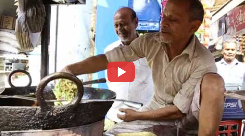 The 'heat proof' Pakaurawala of UP fries Pakaudas with bare hands 