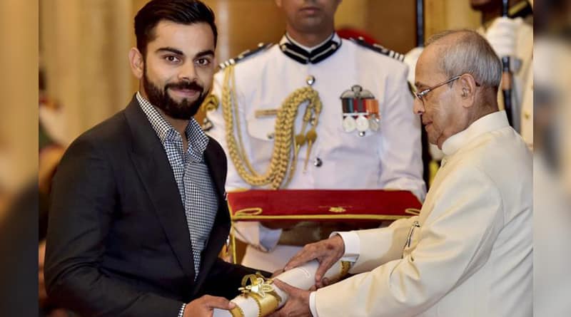 রাষ্ট্রপতির হাত থেকে পদ্মশ্রী নিলেন কোহলি, দেখুন ভিডিও
