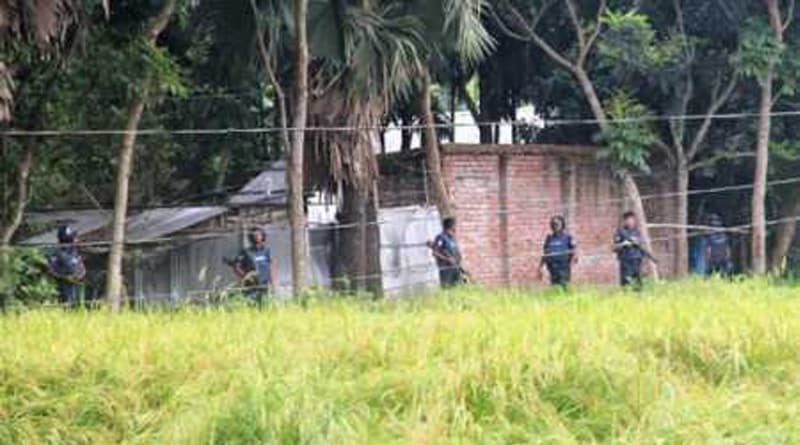 বাংলাদেশের ঝিনাইদহে অব্যাহত জঙ্গিদমন অভিযান, চলছে গুলির লড়াই